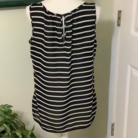 🦋A.N.A size Large sleeveless sheer scoop neck top - Picture 5 of 8